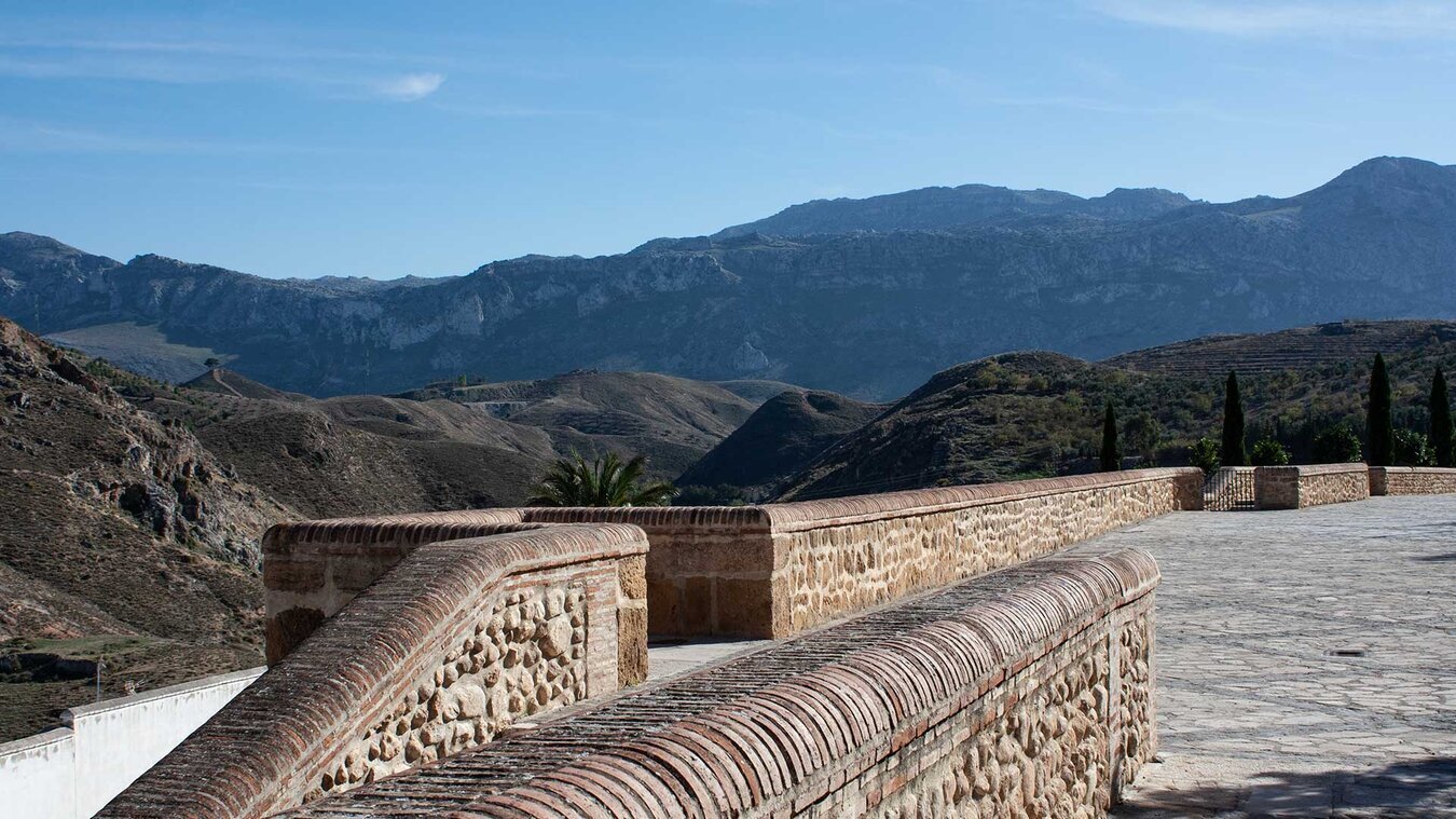 Antequera Berglandschaft – natürlicher Zwischenstopp auf der Andalusien-Rundreise zwischen Málaga und Subbética.