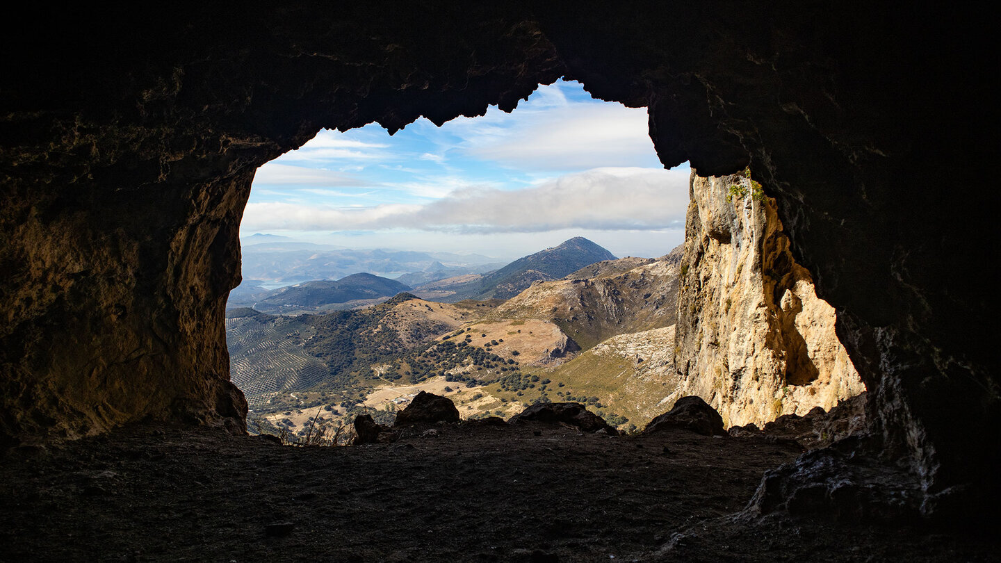Der Blick aus der Höhle Cueva del Morrión — eines der berühmtesten Fotomotive der Subbética