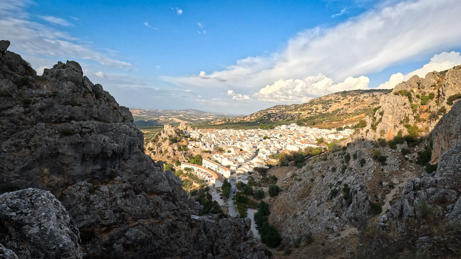 Der Mirador Cañón del Charco Hondo bei Zuheros – einer der spektakulärsten Aussichtspunkte der Sierras Subbéticas, direkt über der Bailón-Schlucht.