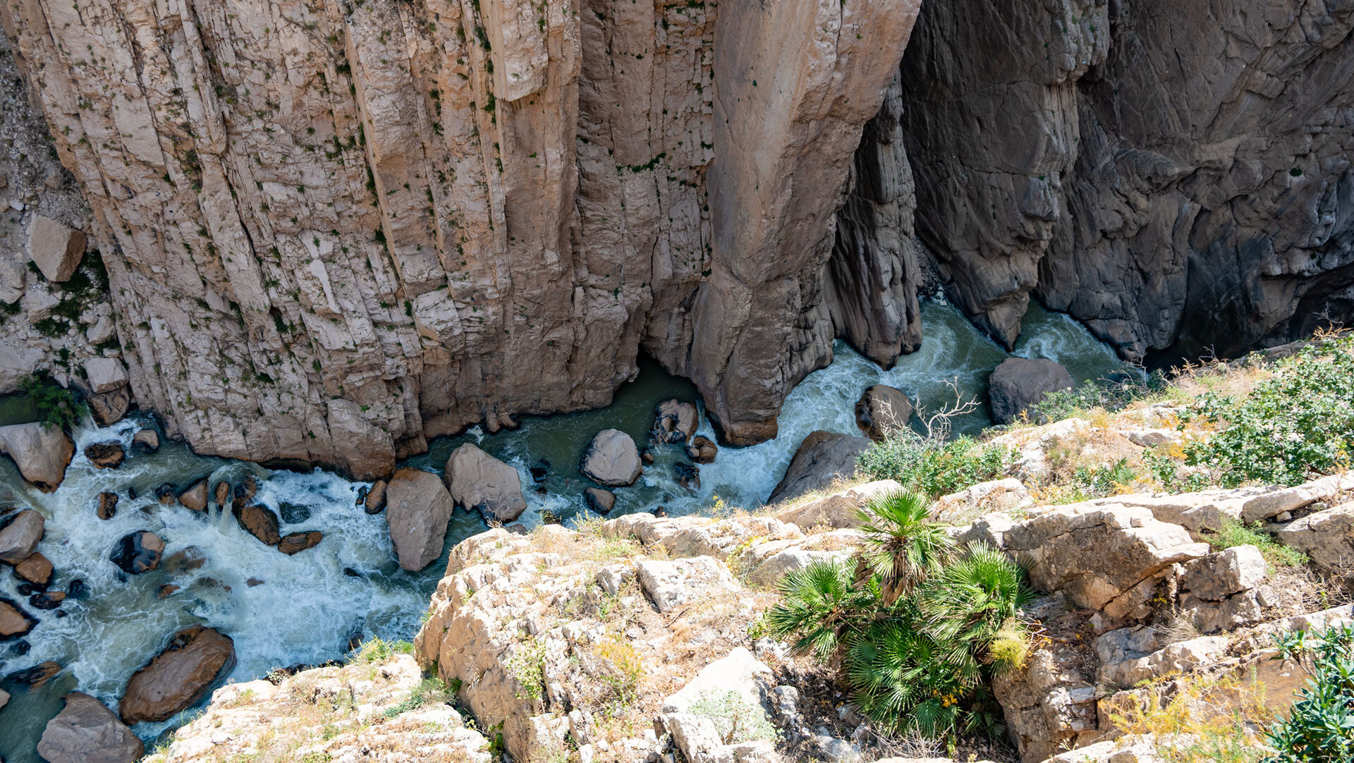 Blick auf den Río Guadalhorce von den Stegen des Caminito del Rey – auch für Familien mit Kindern ab 8 Jahren ein lohnender Ausflug