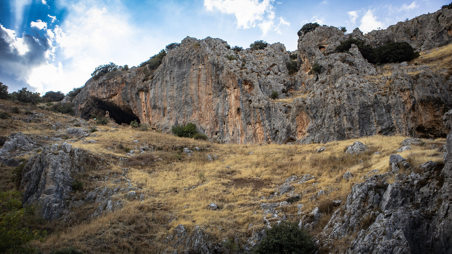 Die Cueva del Fraile — eine Höhle mit prähistorischen Wandmalereien direkt am Wanderweg