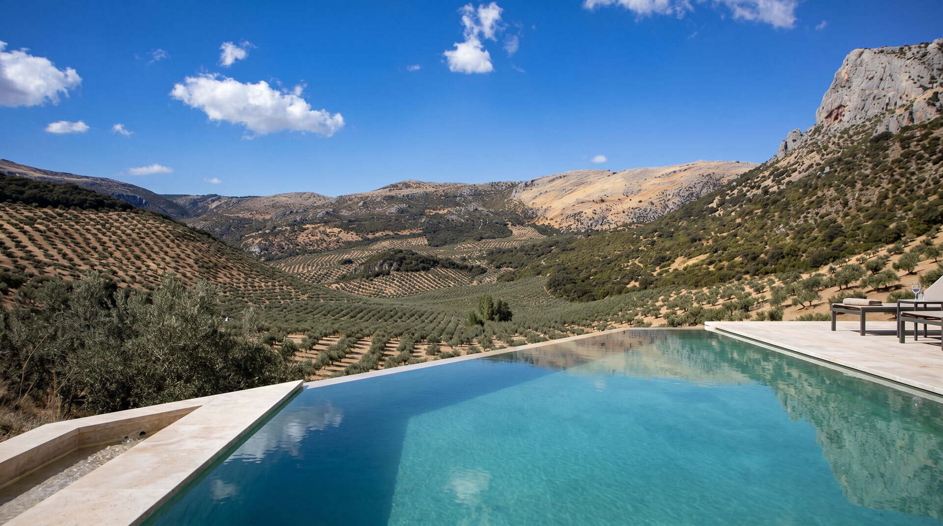 Einsam gelegene Ferienhäuser und Landhotels inmitten der Natur der Sierra Subbética.