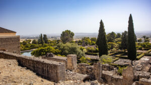Blick über die Ruinen von Medina Azahara – einst Repräsentationsresidenz des Kalifats Al-Andalus, heute UNESCO-Welterbe