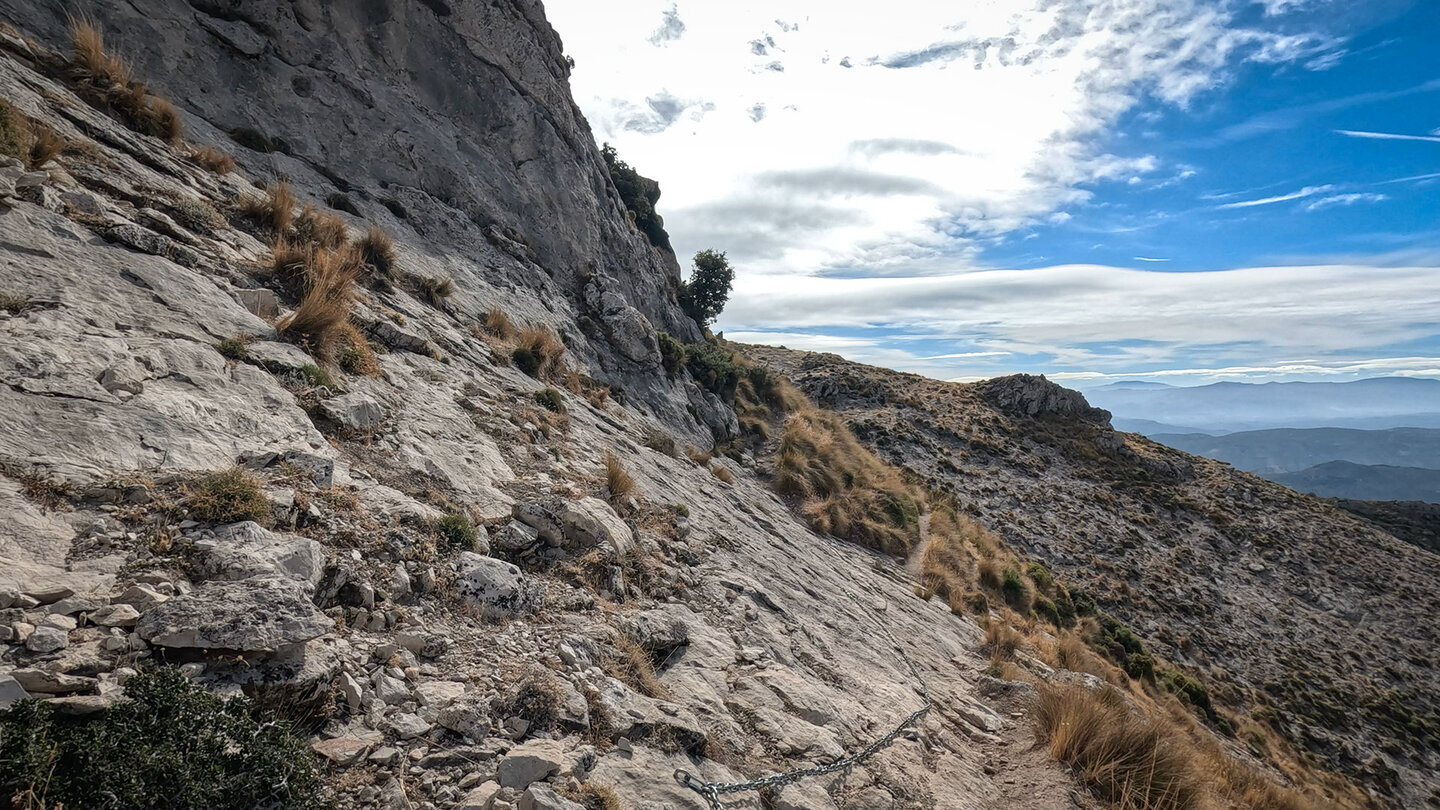 Kettenpassage am La Tiñosa — die anspruchsvollste Stelle einer Bergtour im Geopark