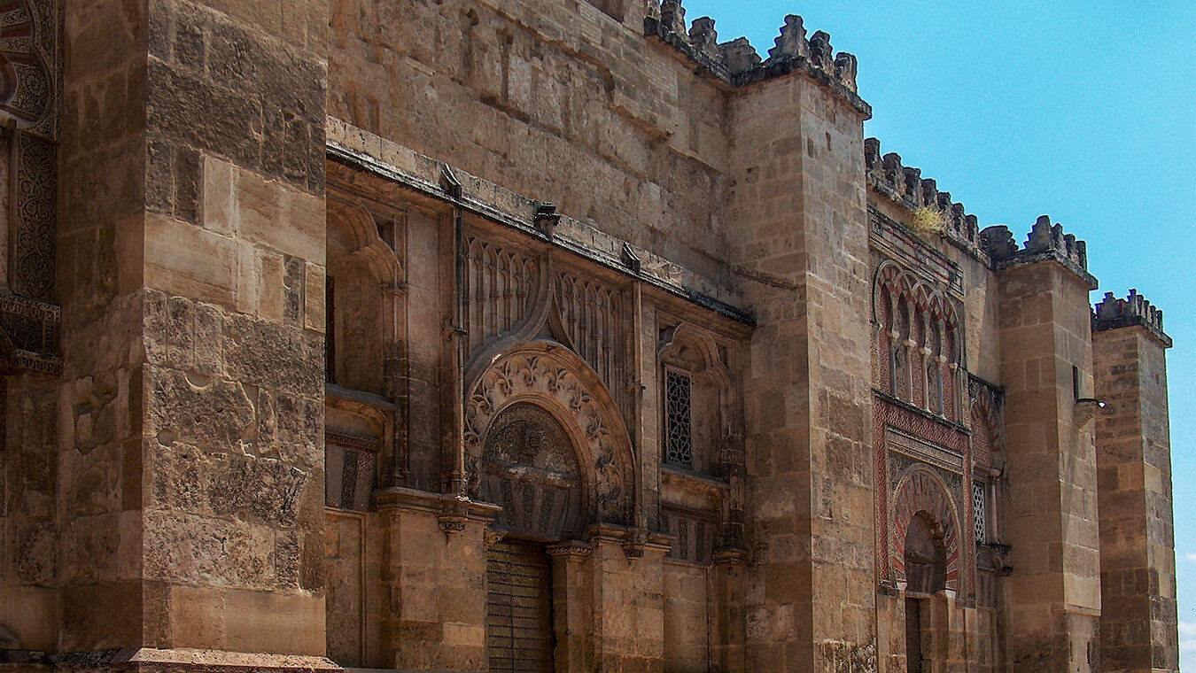 Mezquita-Catedral – ein einzigartiges Bauwerk, in dem eine christliche Kathedrale im Inneren einer maurischen Moschee steht