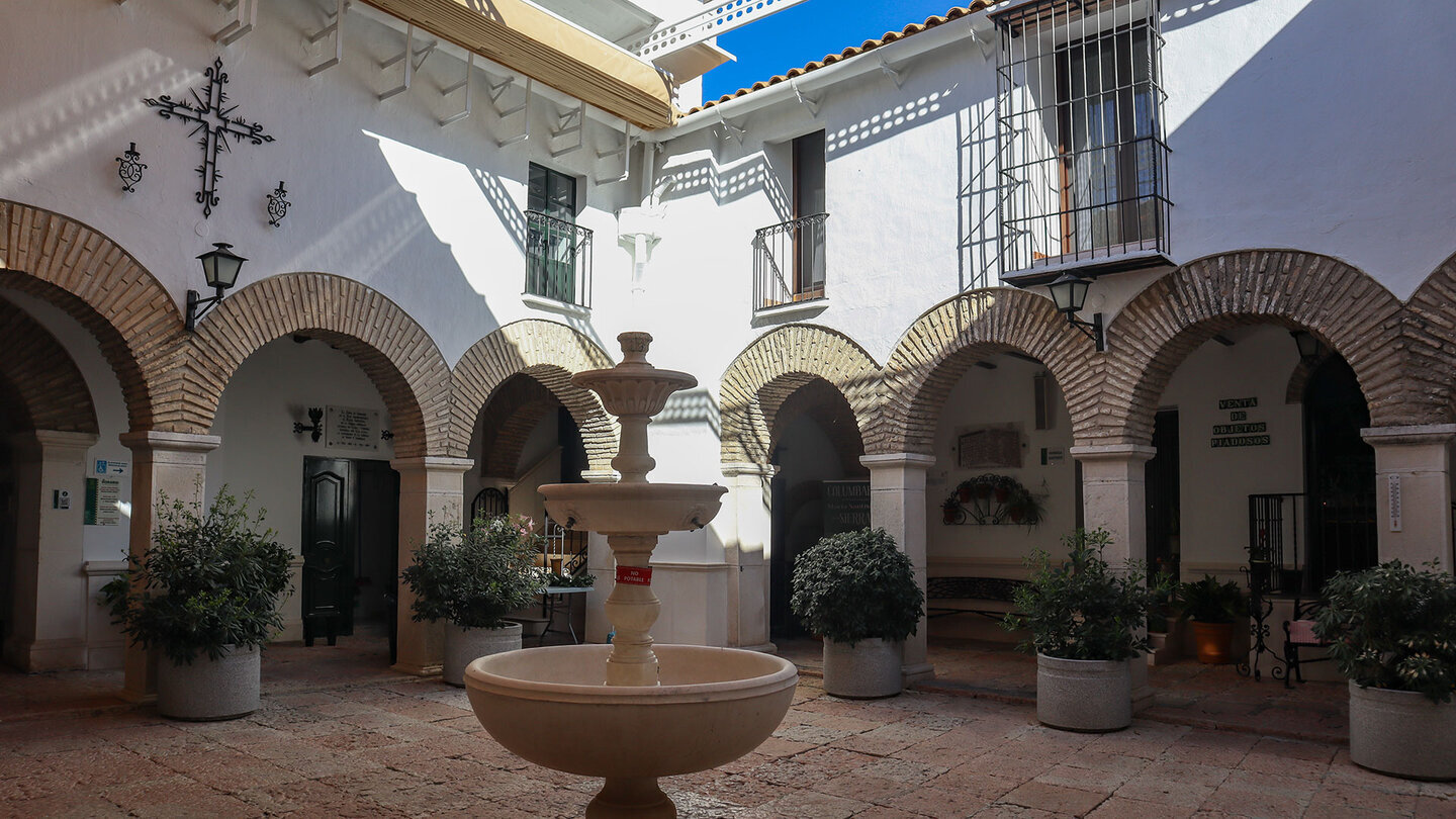 Der Patio der Ermita – stiller Kreuzgang mit Arkaden, in dem Wallfahrer rasten, beten, schweigen.