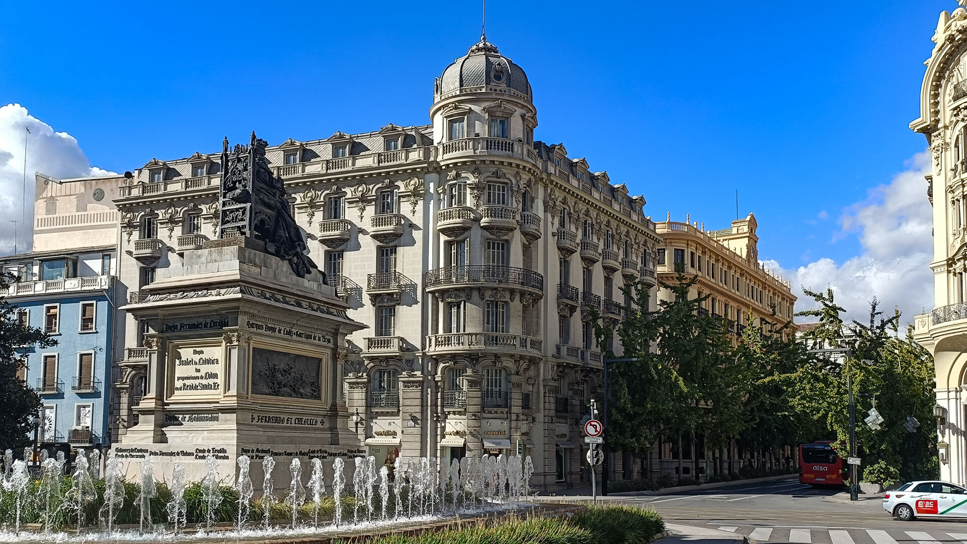 Plaza Isabel la Católica im historischen Zentrum von Granada