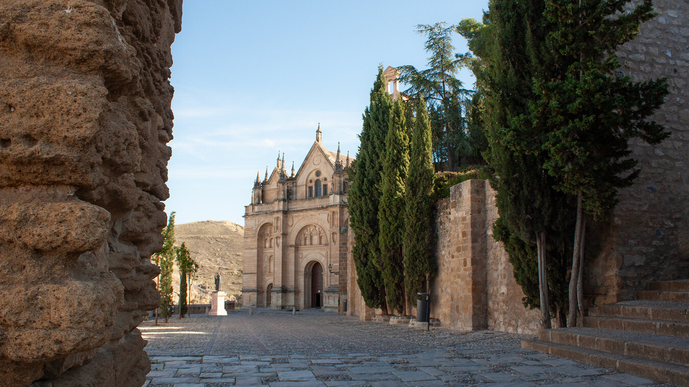 Real Colegiata von der Plaza Santa María – einer der schönsten und am wenigsten überlaufenen Stadtplätze Andalusiens