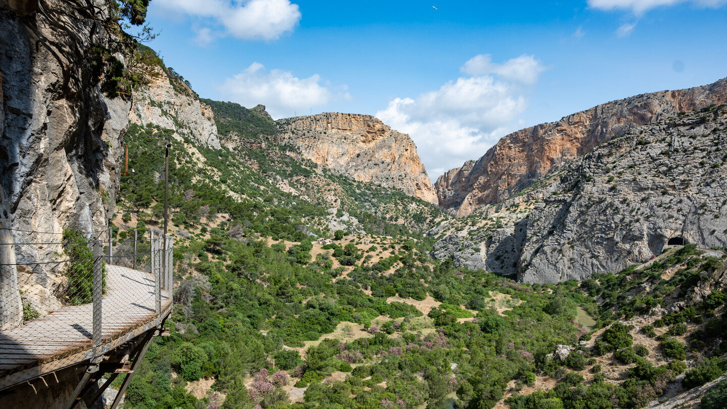 Schwebende Holz- und Metallstege am Caminito del Rey – seit 2015 vollständig saniert und sicherheitszertifiziert
