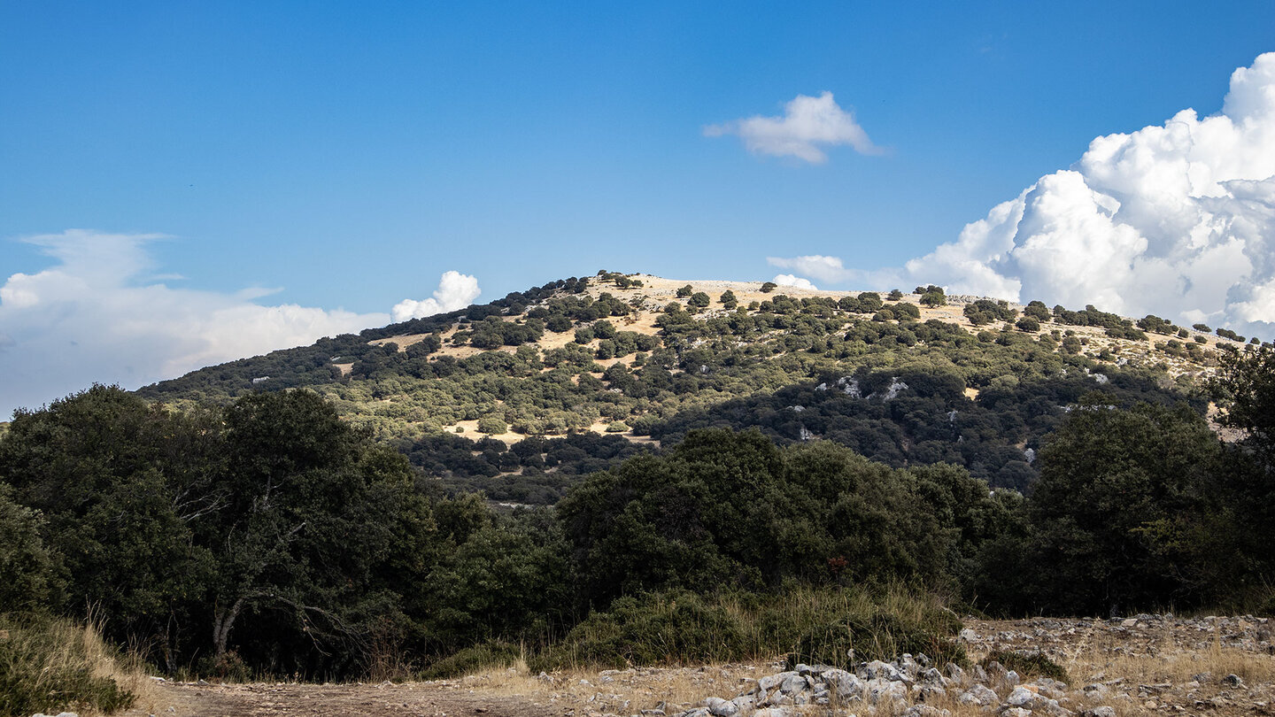 Wanderung durch das Karstgebirge der Sierras Subbéticas — der GR-7 verläuft quer durch die Kernlandschaft des Naturparks
